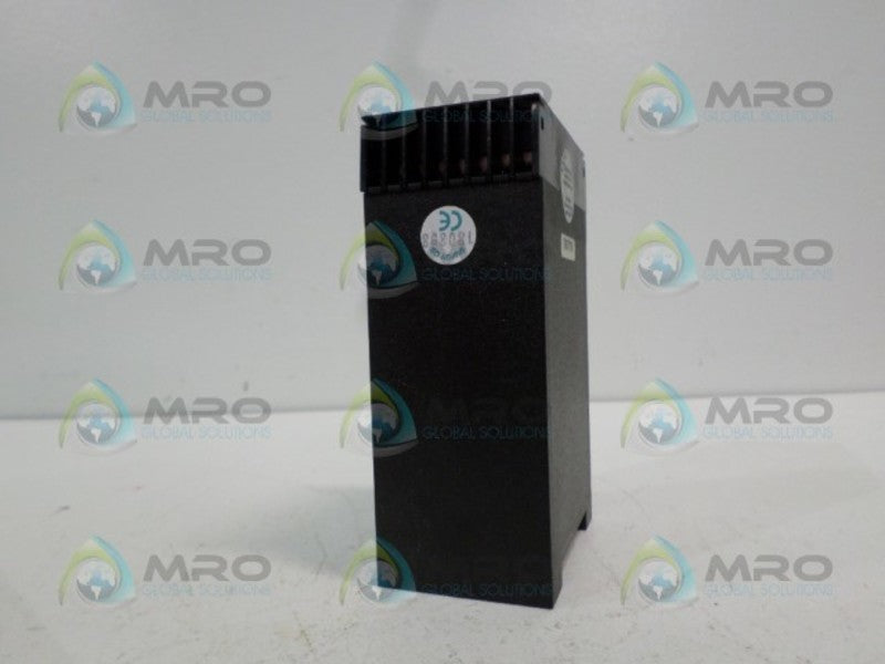 SCHMERSAL AZR31R2 SAFETY RELAY 230VAC *NEW IN BOX*
