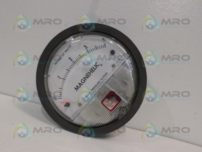 DWYER 2004C PRESSURE GAUGE 0-4" WC  NSNP