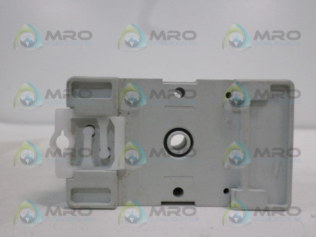 ALLEN BRADLEY 700-HN101 SER. D RELAY BASE SOCKET *USED*