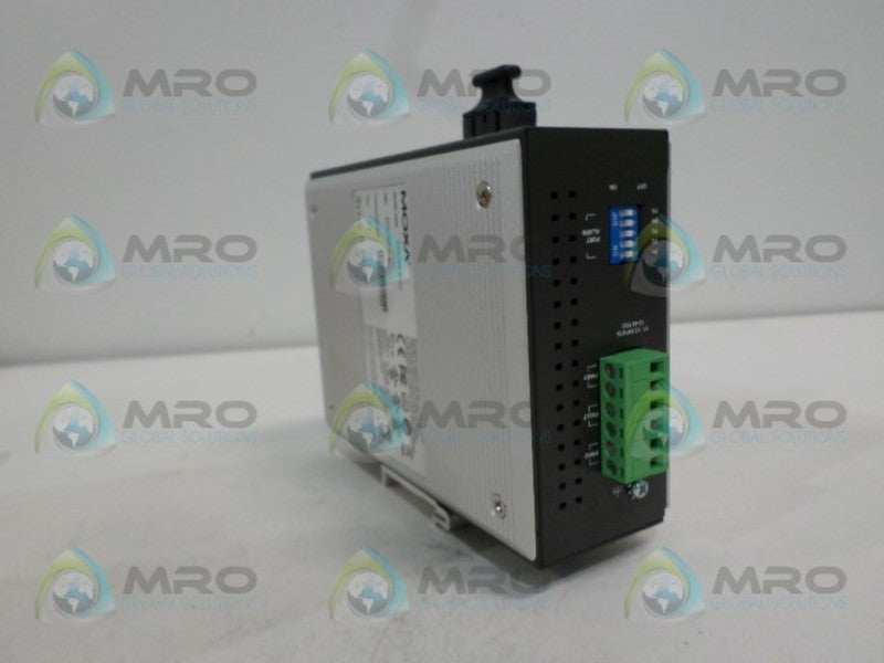 MOXA EDS-305-M-SC ETHERNET SWITCH *NEW IN BOX*