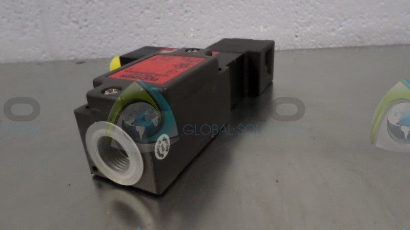 EUCHNER NZ1VZ-538E3VSE04-M *NEW IN BOX*