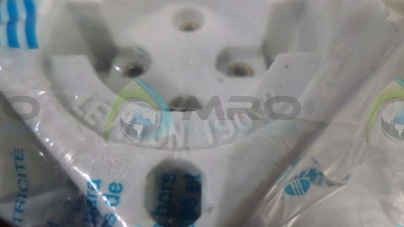 LEVITON 19062 LAMPHOLDER  NSNP IN BAG