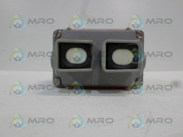APPLETON EFKBU2 PUSHBUTTON COVER ASSEMBLY (AS PICTURED) *NEW NO BOX*