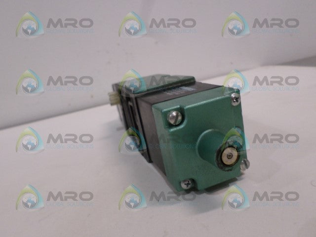 NUMATICS 555SS498K SOLENOID VALVE *USED*
