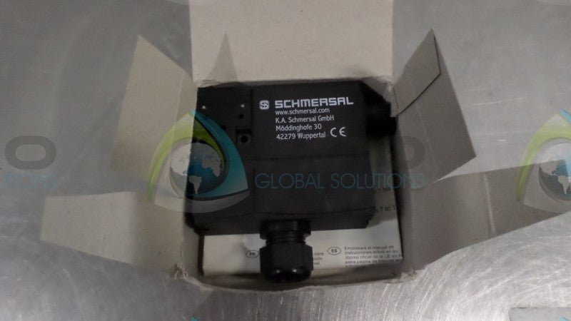 SCHMERSAL  AZM170SK-02ZRK  INTERLOCK  *NEW NO BOX*