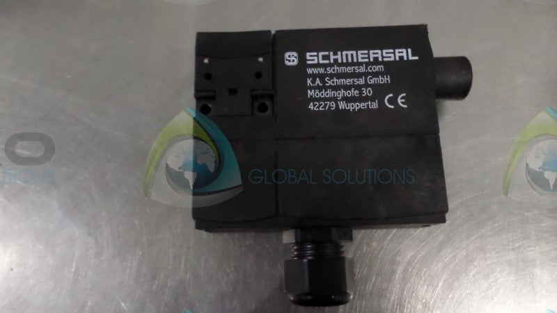 SCHMERSAL  AZM170SK-02ZRK  INTERLOCK  *NEW NO BOX*