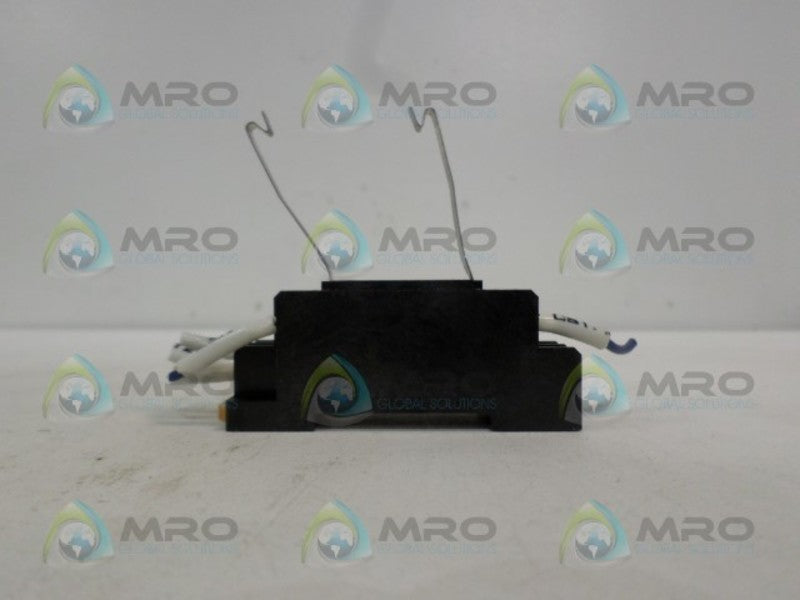 OMRON PYF08A RELAY BASE *USED*