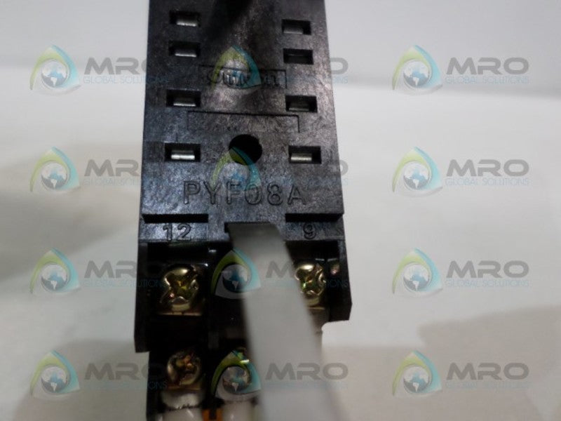 OMRON PYF08A RELAY BASE *USED*