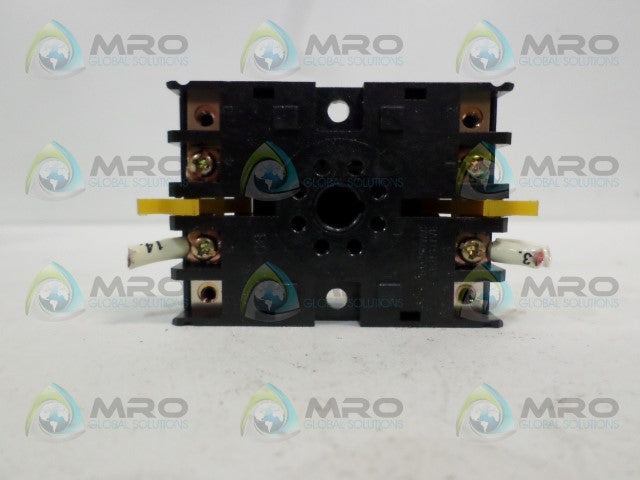 OMRON P2CF-08 RELAY BASE *USED*