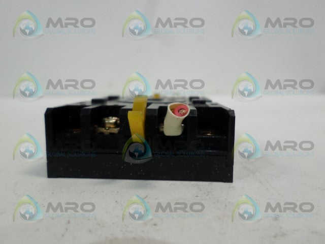 OMRON P2CF-08 RELAY BASE *USED*