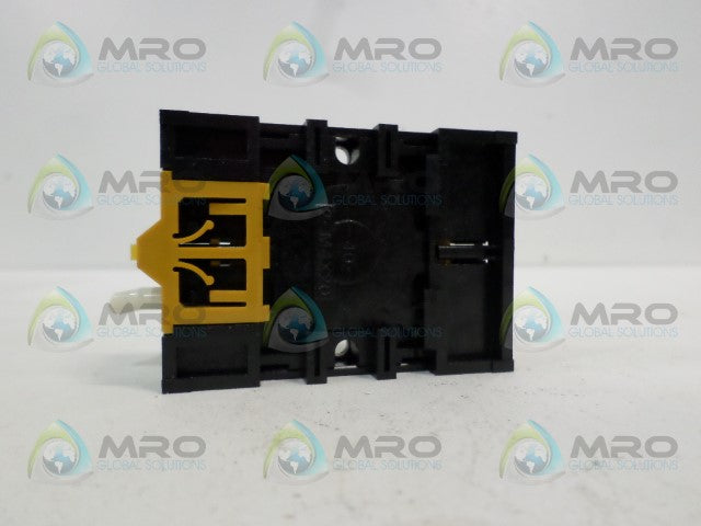 OMRON P2CF-08 RELAY BASE *USED*