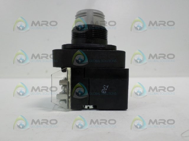 ALLEN BRADLEY 800H-QRBH2W SER. G WHITE PILOT LIGHT (AS PICTURED) *USED*