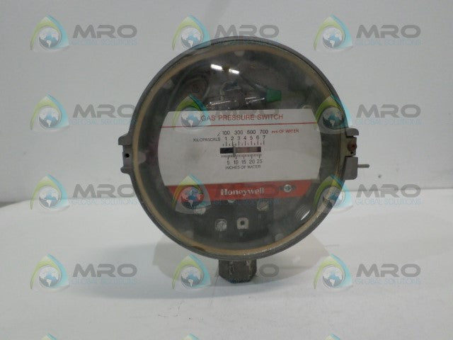 HONEYWELL C437J1008 GAS PRESSURE SWITCH *USED*