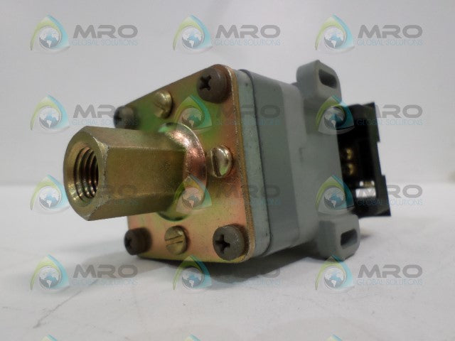SQUARE D 9012-GNO-5 PRESSURE SWITCH *USED*
