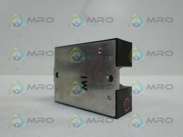 CRYDOM D1202 SOLID STATE RELAY *NEW IN BOX*