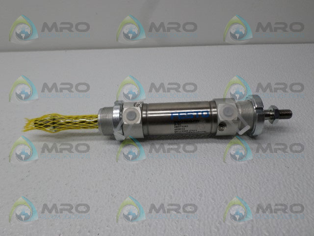 FESTO DSNU-32-40-PPV-A-S2 PNEUMATIC CYLINDER *NEW NO BOX*