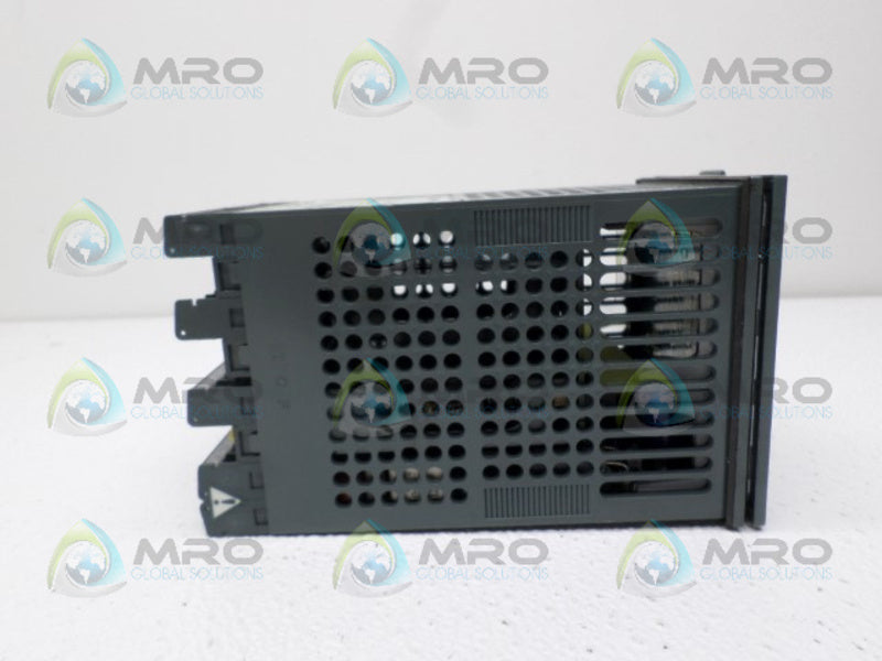 EUROTHERM 2404/CC/VH/TT/RR/VS/XX/ENG/AO/AX143 TEMPERATURE CONTROLLER  UNMP
