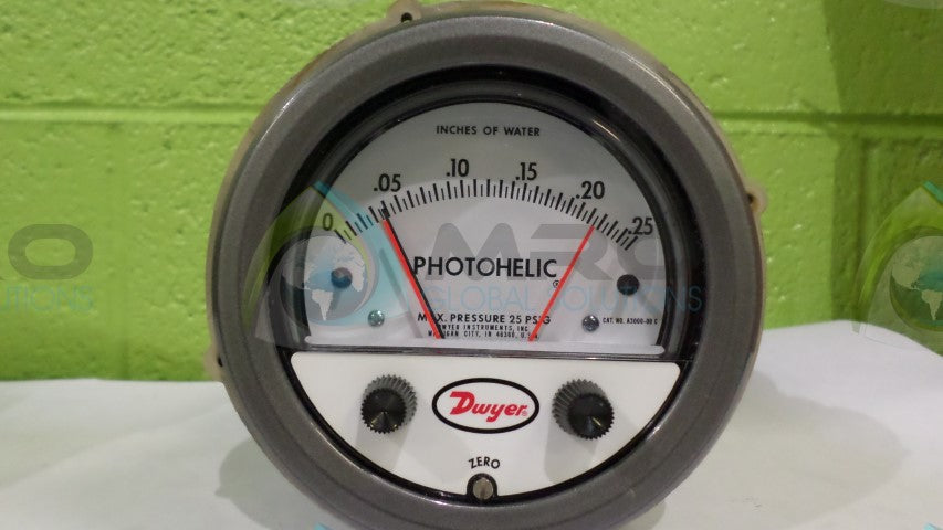 DWYER A3000-00 GAUGE *NEW IN BOX*