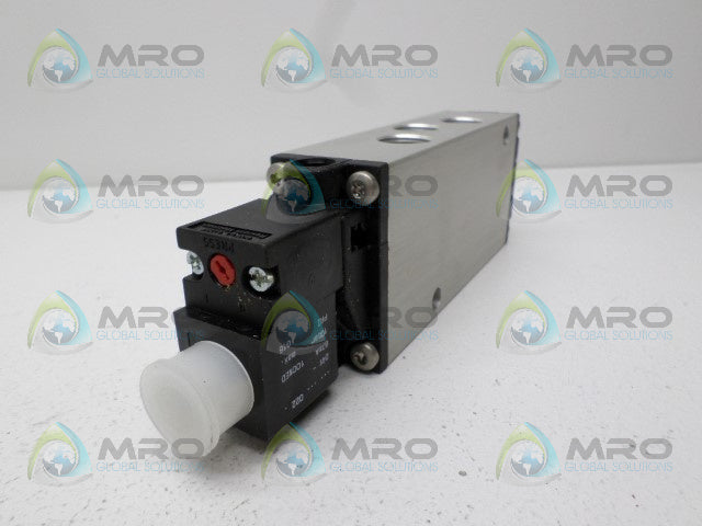 REXROTH 5725470220 DIRECTIONAL CONTROL VALVE *NEW NO BOX*