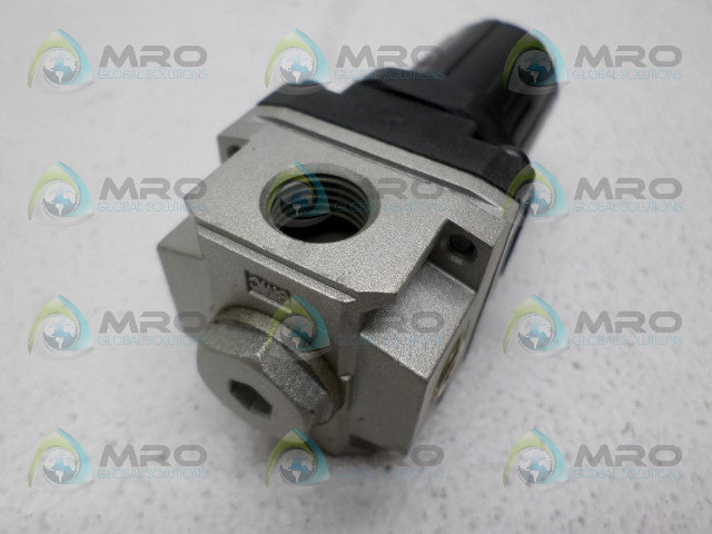 SMC EAR2000-F02 PNEUMATIC REGULATOR *NEW NO BOX*