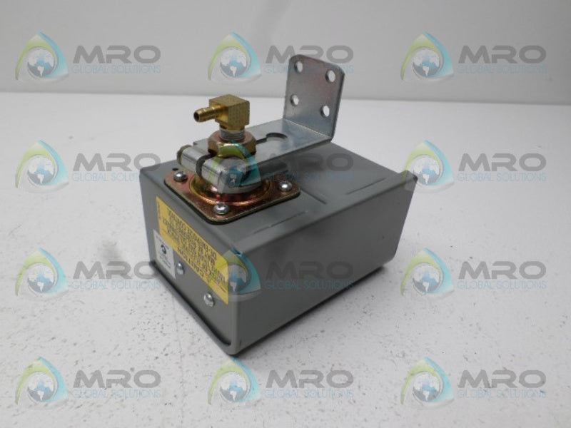 JOHNSON CONTROLS P10FC-4 LOW PRESSURE CONTROL 3-20 PSIG *NEW NO BOX*