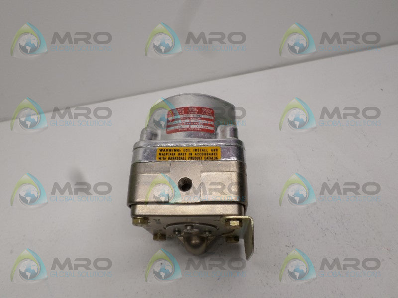 BARKSDALE DPD2T-H18SS PRESSURE OR VACUUM ACTIVATED SWITCH *NEW NO BOX*