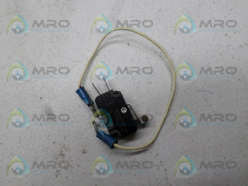 MICRO SWITCH V3L-2103-D8 ROLLER LEVEL SWITCH (AS PICTURED) *USED*