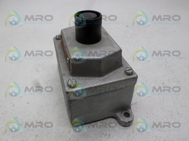 CROUSE-HINDS EFS2184 PUSHBUTTON STATION *NEW NO BOX*