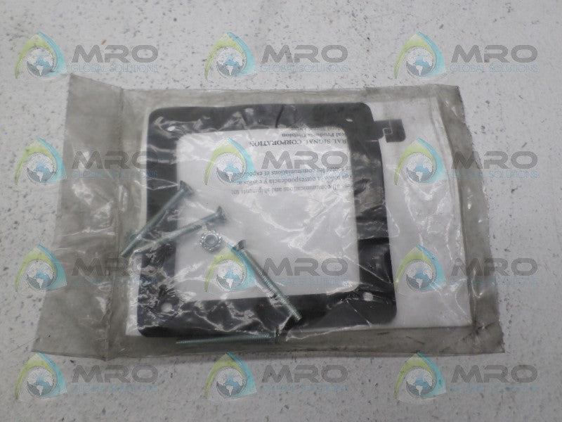 FEDERAL SIGNAL 8435666A 350 450 WEATHERPROOF MOUNTING KIT * NEW IN FACTORY BAG *
