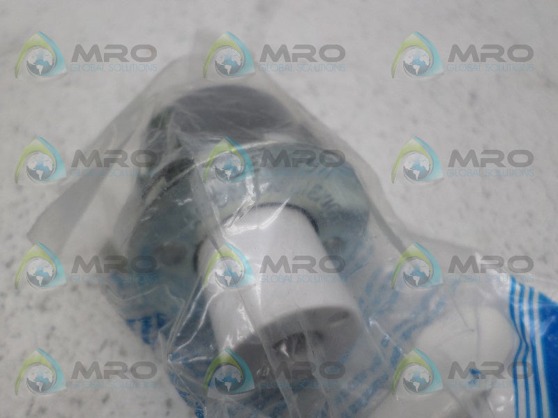 LEVITON 3ZL04 LAMPHOLDER  NSMP