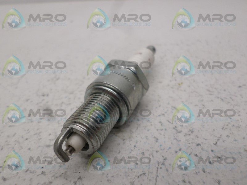 CHAMPION 405 RN14YC SPARK PLUG  NSMP