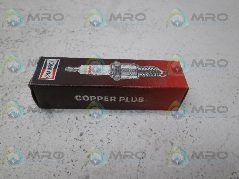 CHAMPION 841 J8C SPARK PLUG *NEW IN BOX*