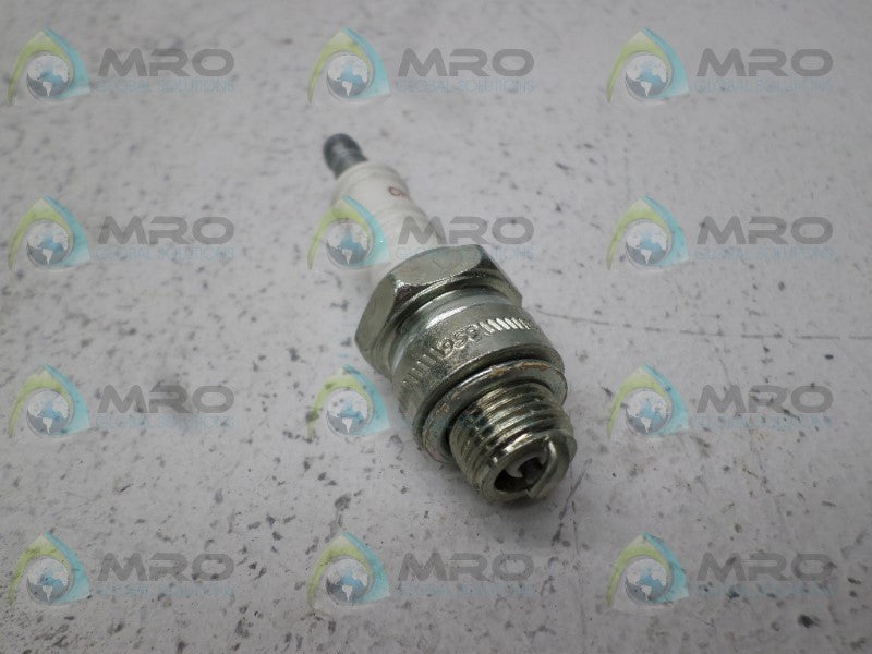 CHAMPION 841 J8C SPARK PLUG *NEW IN BOX*