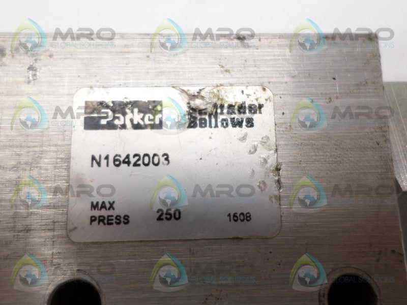 PARKER N1642003 PNEUMATIC SHUTTLE VALVE *USED*