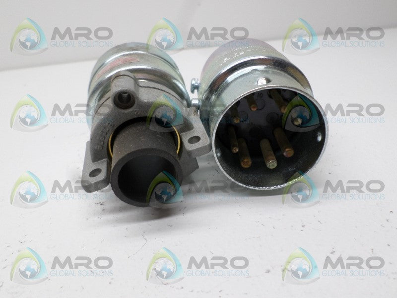 THOMAS & BETTS SKP8G PLUG *NEW IN BOX*