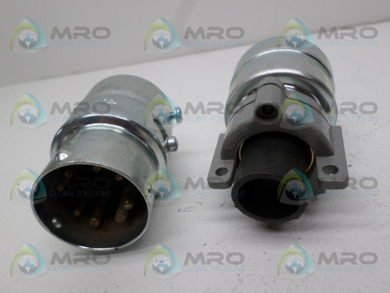 THOMAS & BETTS SKP8G PLUG *NEW NO BOX*