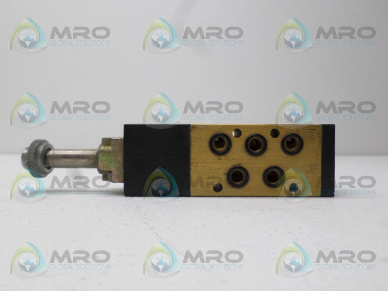PNEUMAX 56/1.52.6.0.1 SHUTTLE VALVE *USED*
