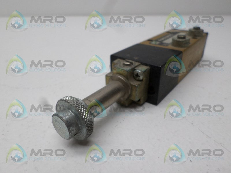 PNEUMAX 56/1.52.6.0.1 SHUTTLE VALVE *USED*