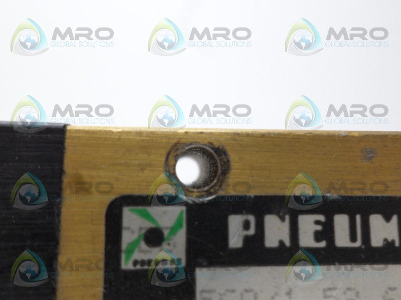 PNEUMAX 56/1.52.6.0.1 SHUTTLE VALVE *USED*