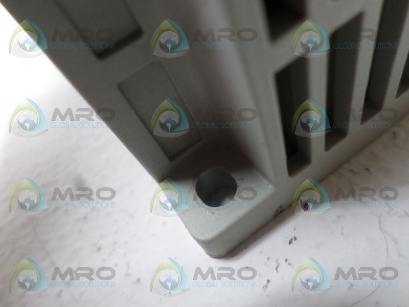 ALLEN BRADLEY POWERFLEX 40P 22D-D2P3N104 SER. A F/W 1.01 AC DRIVE * USED *