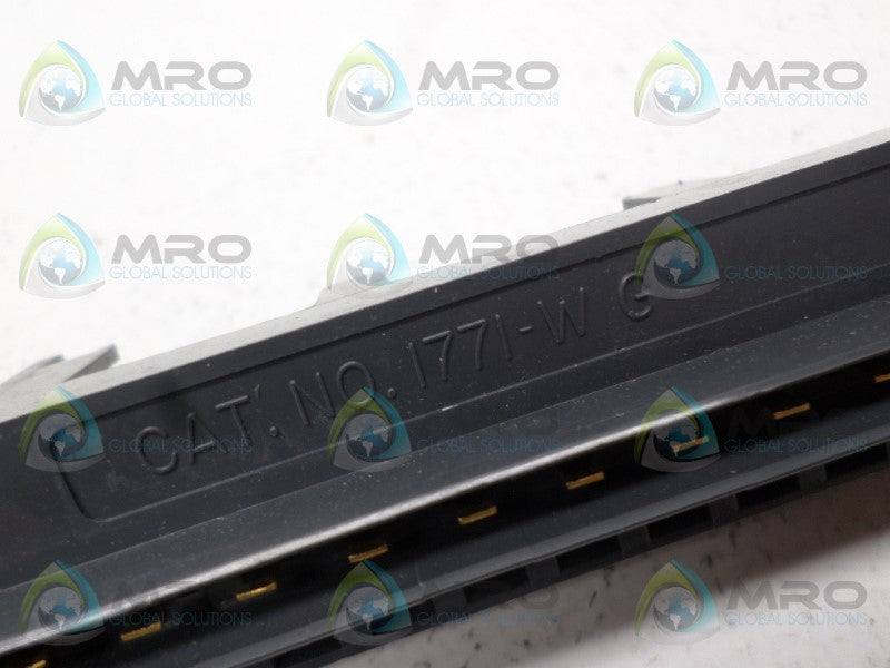 ALLEN BRADLEY 1771-WG WIRING ARM * USED *