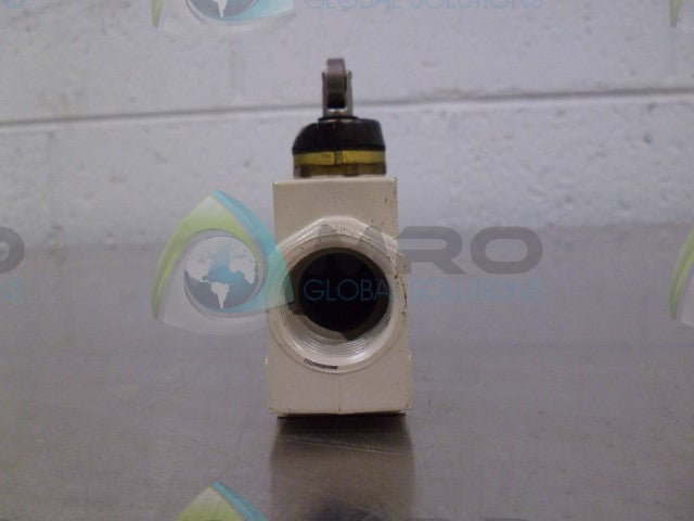 OMRON ZE-N22-2S LIMIT SWITCH *USED*