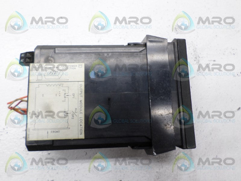 RED LION CONTROLS TCU01001 TEMPERATURE CONTROLLER *USED*