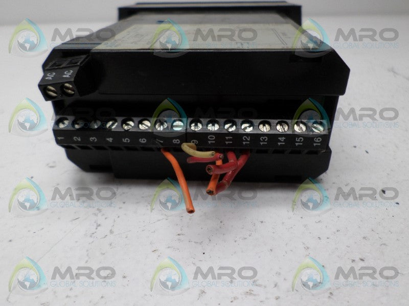 RED LION CONTROLS TCU01001 TEMPERATURE CONTROLLER *USED*