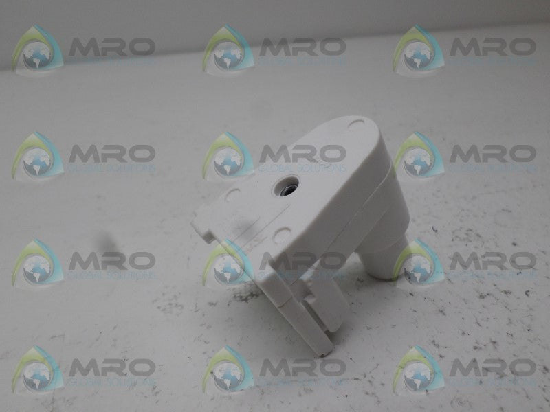 LEVITON 2536 LAMPHOLDER  NSNP