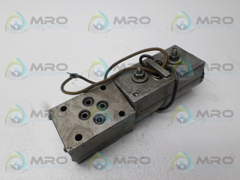VICKERS D1L-2C-21 HYDRAULIC DIRECTIONAL VALVE *USED*