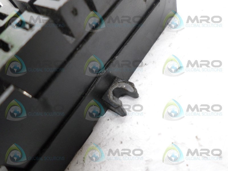 CUSTOM CONNECTORS QC08-PC RELAY SOCKET  UNMP