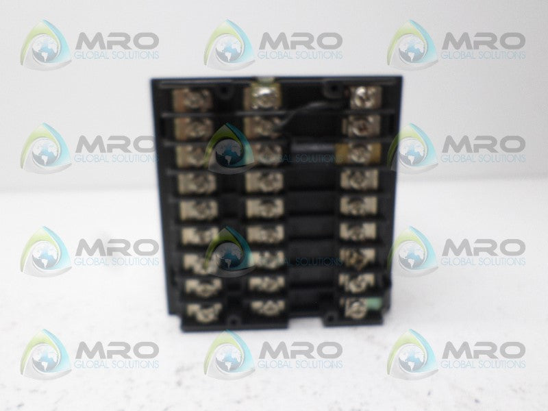 HONEYWELL DC330B-EE-000-20-000000-00-0 TEMPERATURE CONTROLLER *USED*