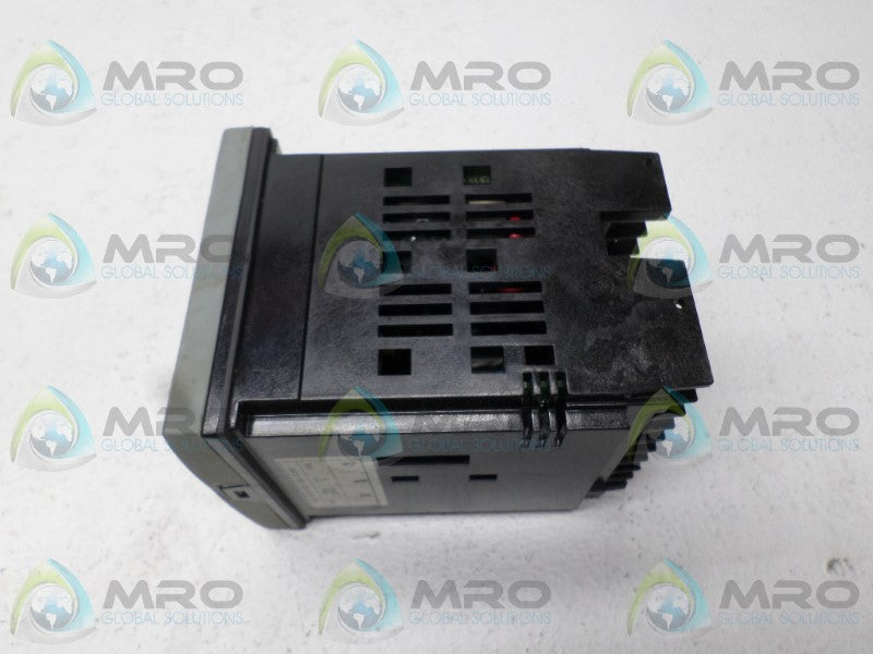 HONEYWELL DC2500-EE-0B0R-200-00000-E0-0 TEMPERATURE CONTROLLER *NEW NO BOX*