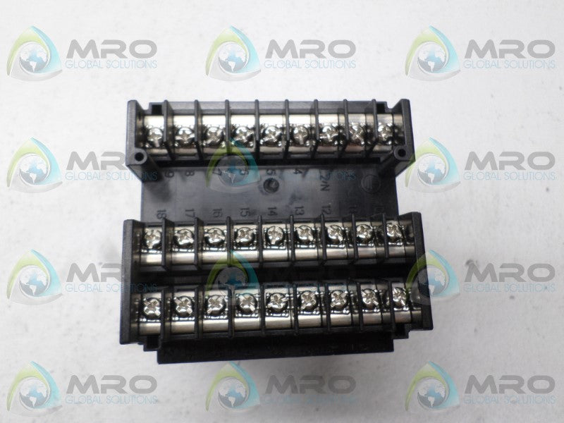 HONEYWELL DC2500-EE-0B0R-200-00000-E0-0 TEMPERATURE CONTROLLER *NEW NO BOX*